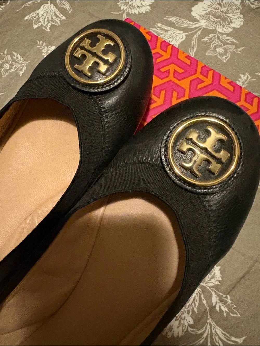 ✨🖤 Tory Burch Black Leather Ballet Flats with Gold Logo Medallion
